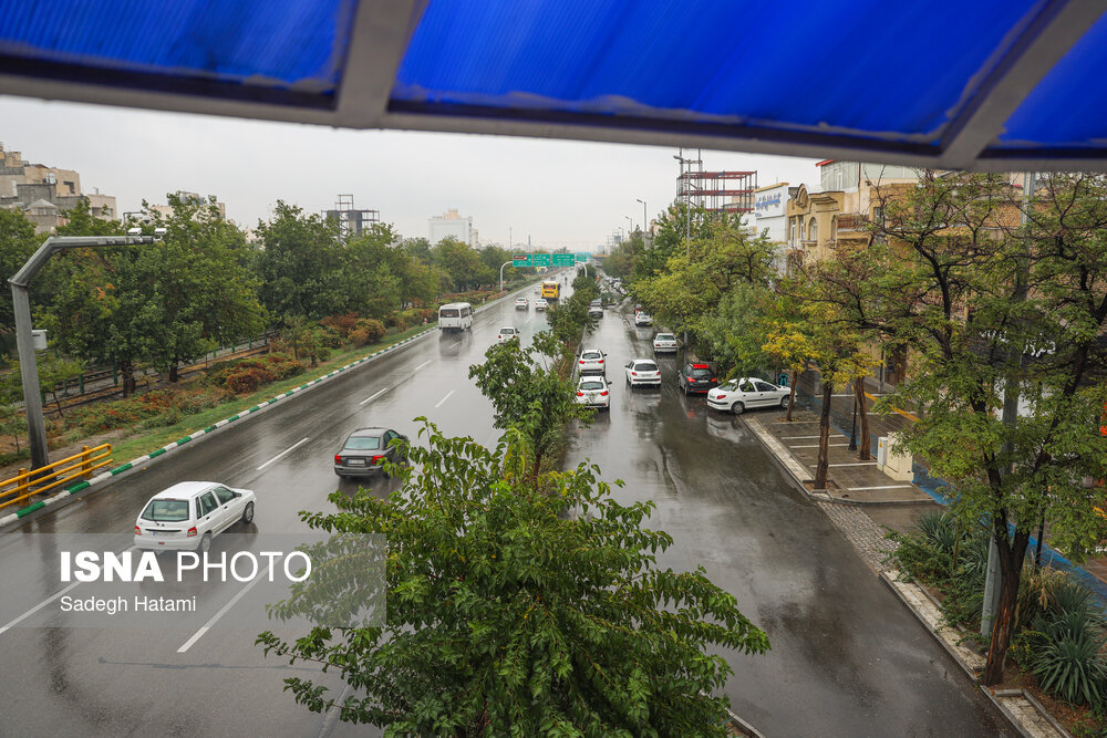 بارندگی و مه‌گرفتگی در جاده‌های ۱۳ استان کشور