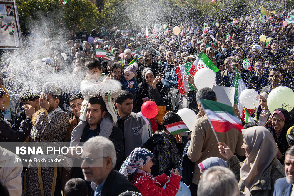 المیادین: جشن پیروزی انقلاب اسلامی در سراسر ایران برگزار شد