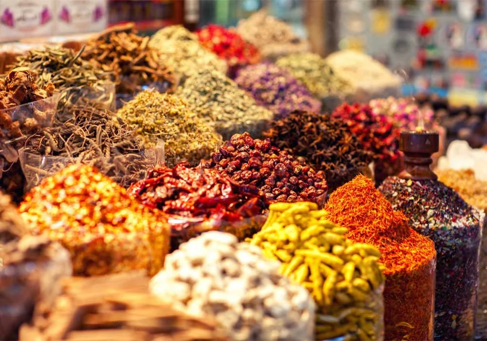 چگونه کیفیت ادویه اصل را تشخیص دهیم؟ راهنمای تخصصی خرید ادویه فله